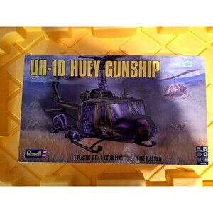 Revell 5536‎ Bell UH-1D Huey Gunship 1/32 Scale Plastic Model Kit New